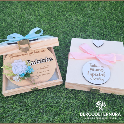 Convite madrinha / padrinho - Tema placa com raminho e caixa