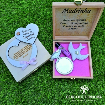 Convite madrinha com caixa