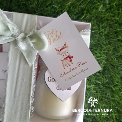 Caixa com vela e chocolates