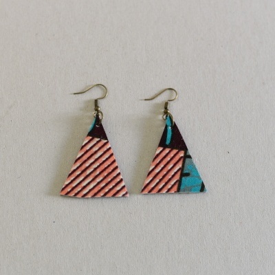 Brincos de capulana triangulares