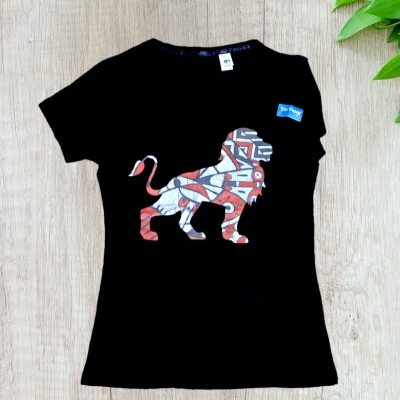T-Shirt Batik Silhueta Leão