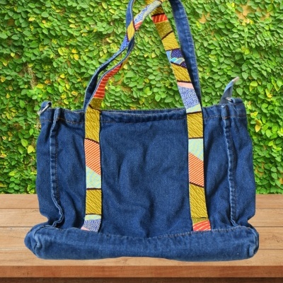 Saco de ganga com aplicações em capulana