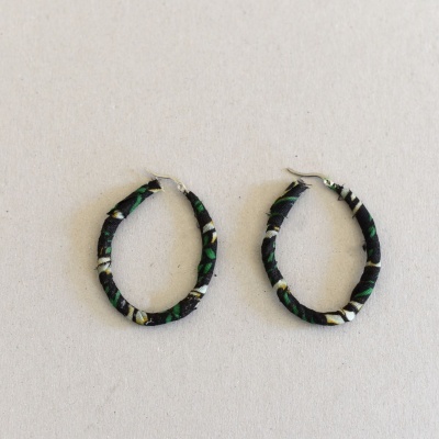 Brincos de capulana ovais