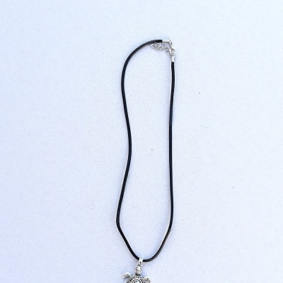 Colar com pendente tartaruga