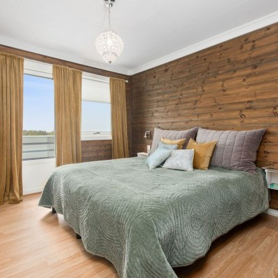 Wood/Brown Room