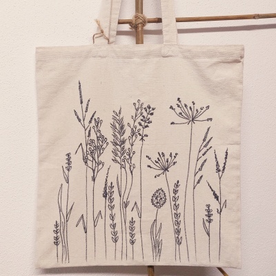 Saco pintado à mão: Flores do Campo