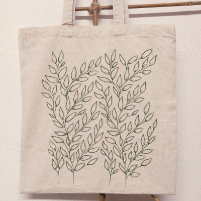 Saco pintado à mão: Folhas Verdes