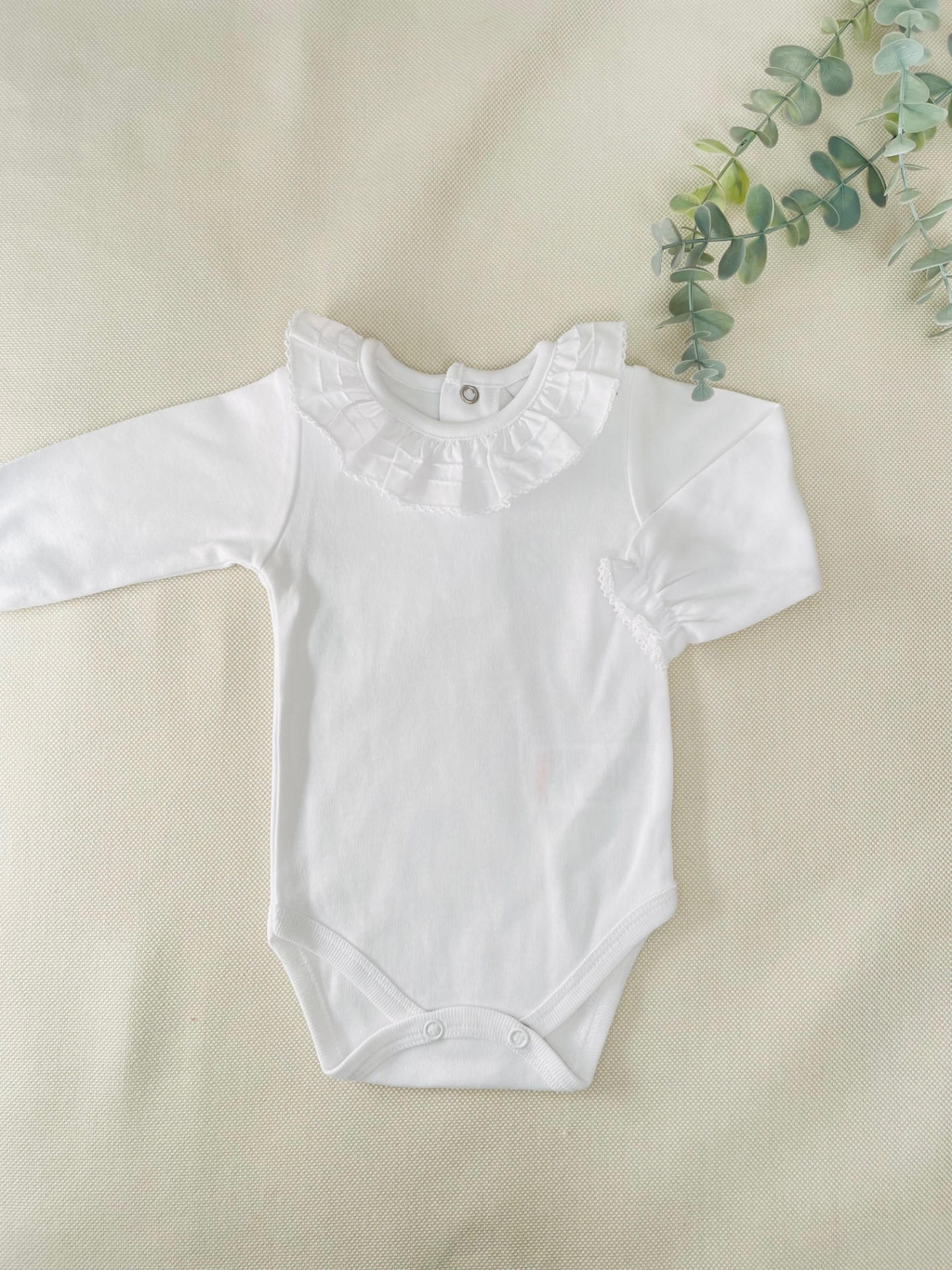 Body/Camisola com folho branco