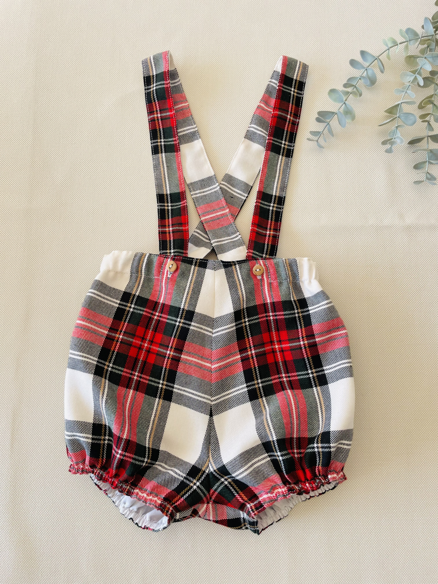 Calção com alças em tartan