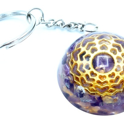 https://www.buddhanature.pt/product/porta-chaves-orgonite-power-ametista-mandala-coracoes