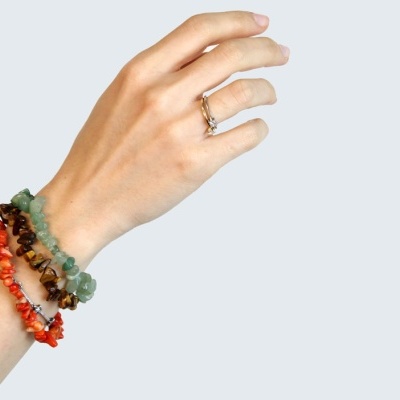 https://www.buddhanature.pt/product/pulseira-de-pedra-de-coralita