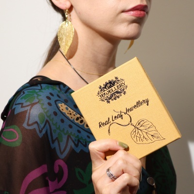 Conjunto de colar e brincos - Cor Ouro