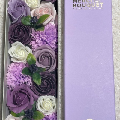 Caixa Longa, de flores de sabão - Lavanda, Rosa e Cravo