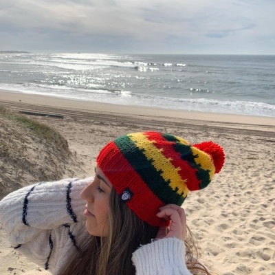 GORRO CROCHÊ  RISCAS CRUZ