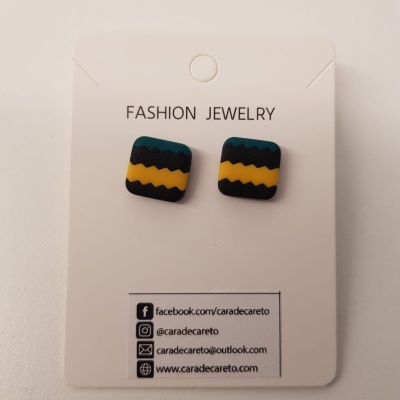 Brincos  quadrados pequenos