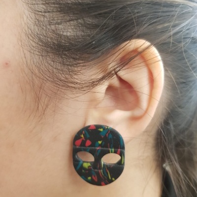 Brinco máscara exclusivos em mistura de cores