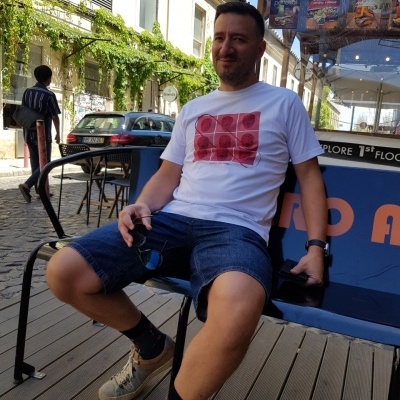 T-Shirt Careto em linha