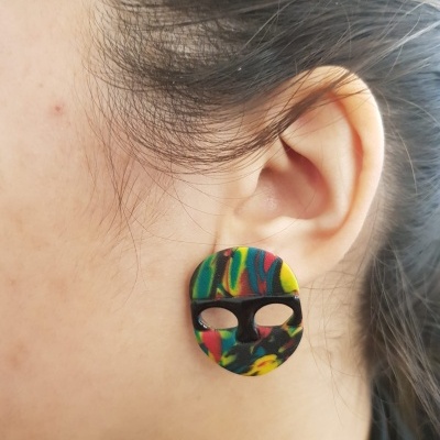 Brinco máscara exclusivos em mistura de cores