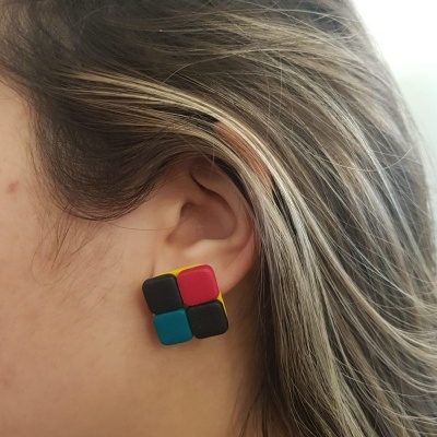 Brincos  quadrados médios