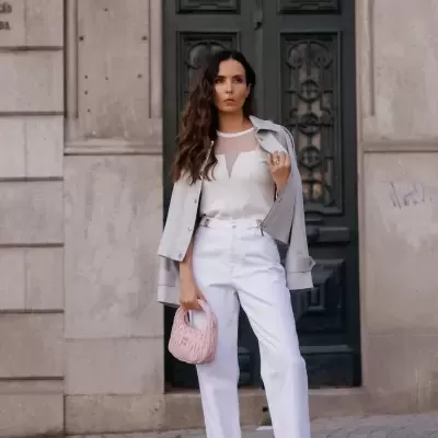 Calças de ganga com aplicações na cintura Scripta