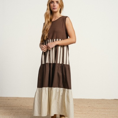 Vestido de corte fluido em combinação de tecidos SMF