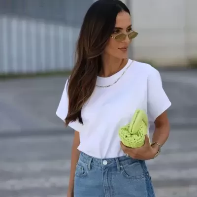 T-shirt com detalhe de corrente personalizada Scripta