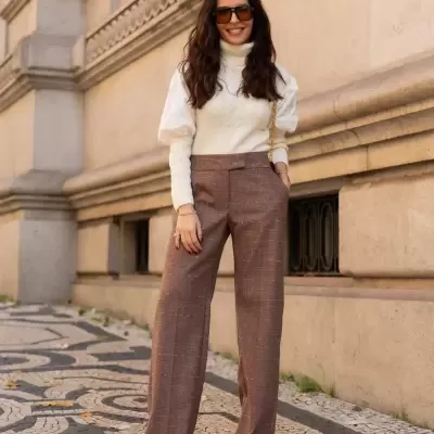 Calça com corte reto e efeito xadrez Scripta