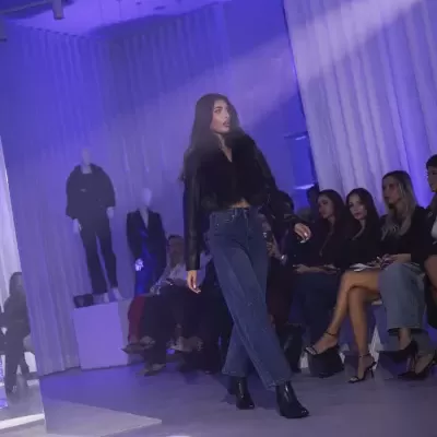 Blusão Curto com Gola de Pelo Spaccio by Cristina