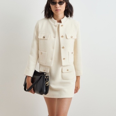 Casaco tweed curto com botões dourados Decenio