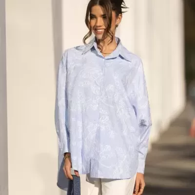 Camisa Azul com Bordado Floral Branco SPACCIO