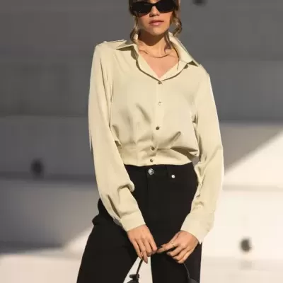 Blusa Fluida com Ombreiras Decorativas SPACCIO by Cristina