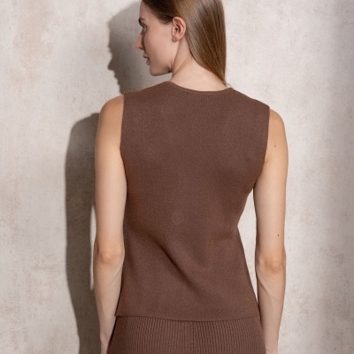 Colete de malha com botões dourados SMF