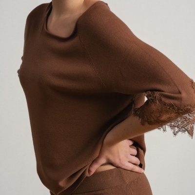 Conjunto de camisola e saia com bordado ingles SMF