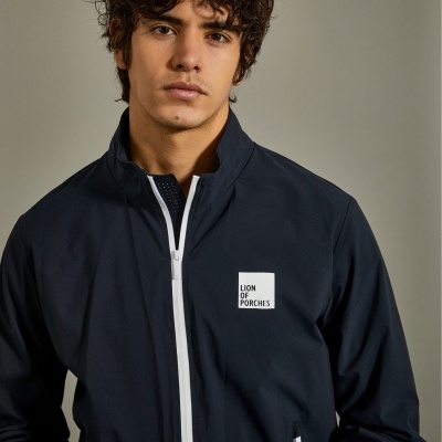 Blusão com gola subida em tecido técnico Lion of Porches