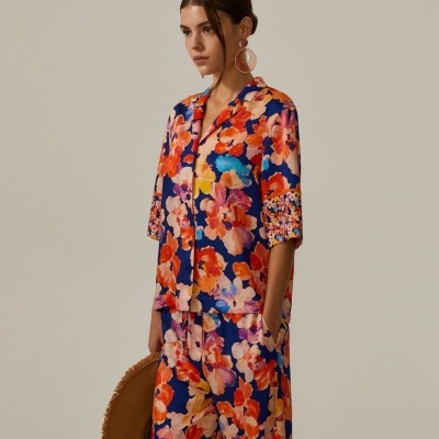 Camisa manga curta com padrão floral Decenio