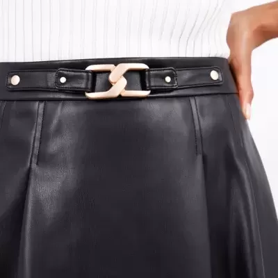 MINI SAIA DE COURO SINTÉTICO COM FIVELA  NAF NAF