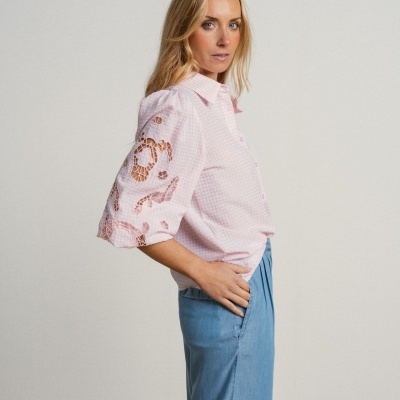 Camisa com bordado nas mangas SMF