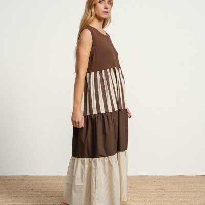 Vestido de corte fluido em combinação de tecidos SMF