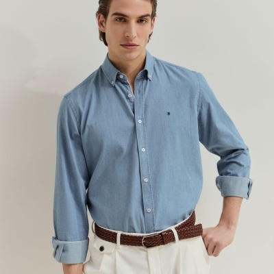 Camisa regular fit em ganga de algodão Lion of Porches
