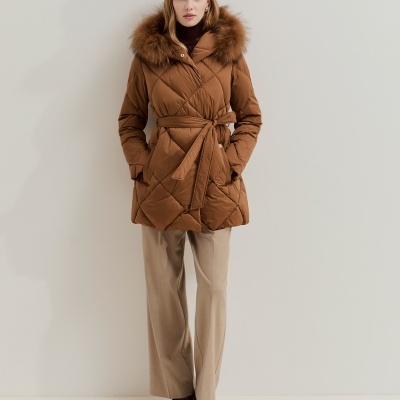 Blusão acolchoado com capuz e cinto Lion of Porches