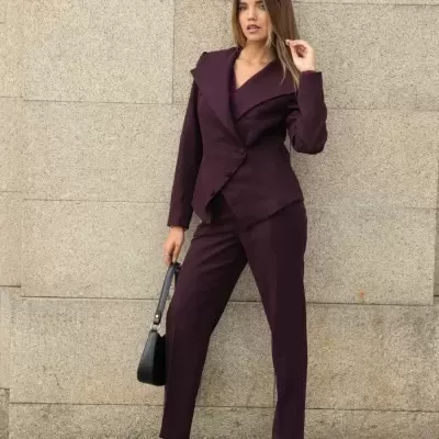 Calças Cintura Subida com Cinto SPACCIO BY CRISTINA