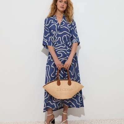 Vestido camiseiro com padrão e cinto Decenio