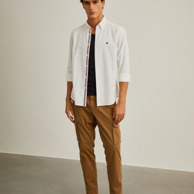 Camisa Slim Fit em sarjinha Lion of Porches