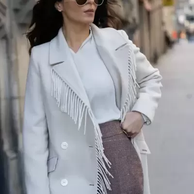 Blusa lisa com detalhe de folhos e manga abalonada Scripta