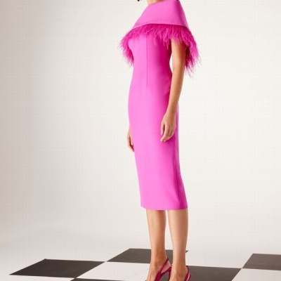 VESTIDO CAPA DE PLUMAS CARLA RUIZ