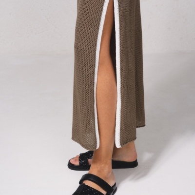 Saia em malha aberta com racha lateral SMF