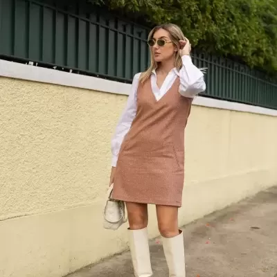 Vestido curto com decote em V Scripta