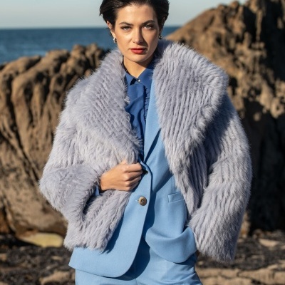 Casaco curto em pelo sintético Pooze