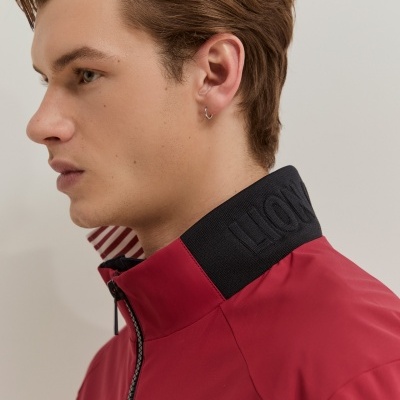 Blusão em tecido técnico Lion of Porches