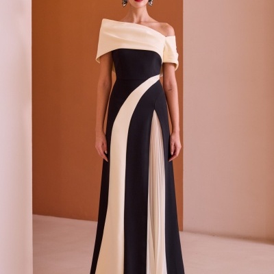 Vestido longo com plissado de lado Carla Ruiz